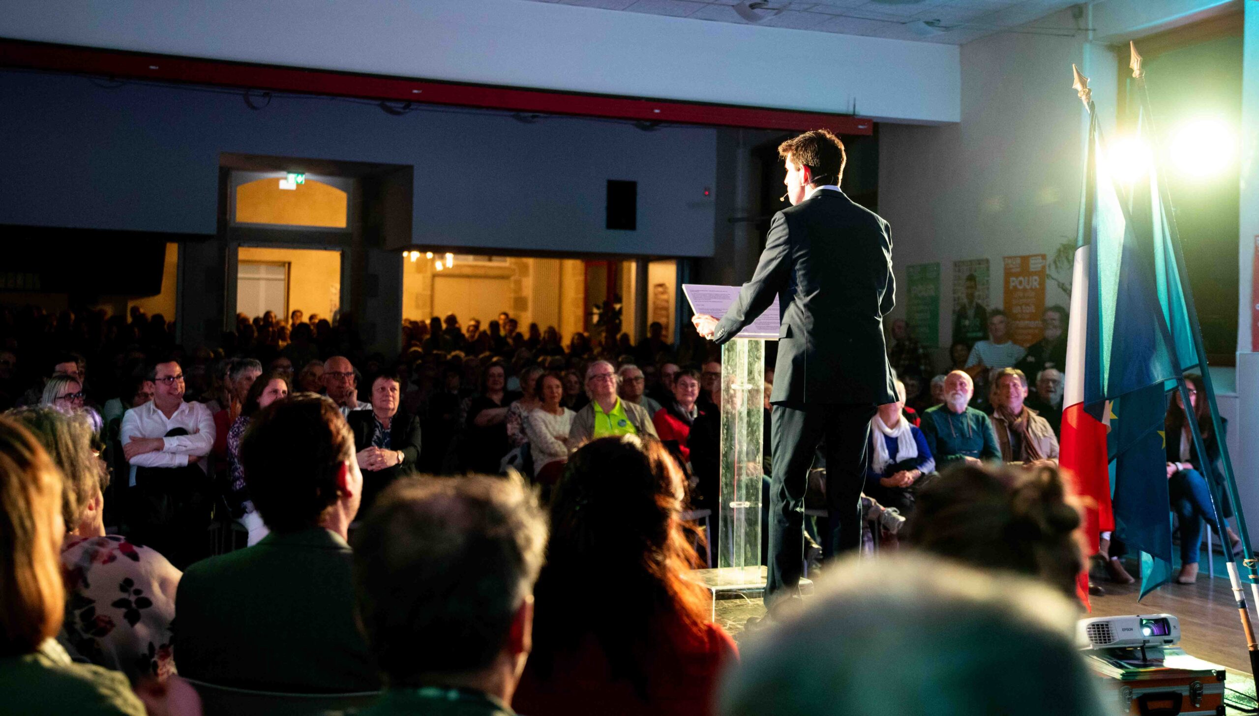 soutien des partis politiques de gauche à la liste pour la roche avec romain bossis